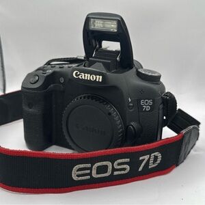 Canon EOS 7D Black with Red Strap